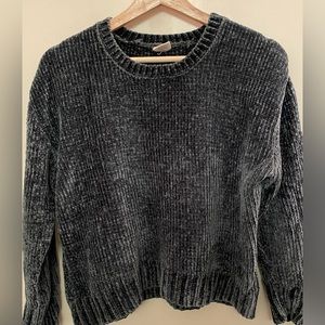 Juniors pine green knit sweater